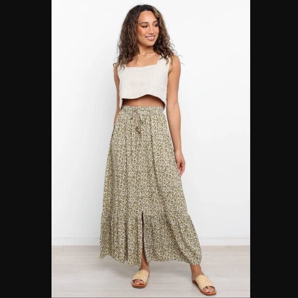 Petal & Pup Devlin Beige Square Neck Cropped Linen Top 4 - Picture 12 of 16